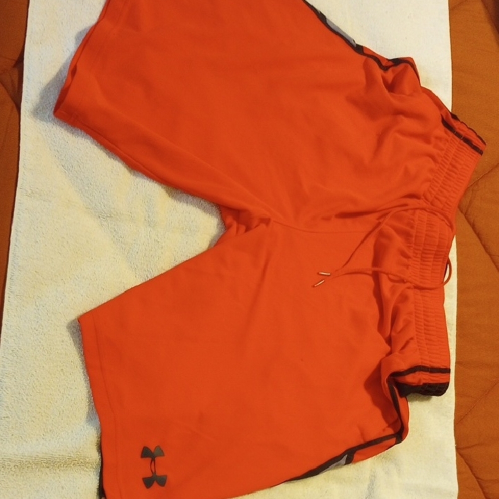 Under Armour Orange Athletic Shorts Lightweight Relaxed Fit